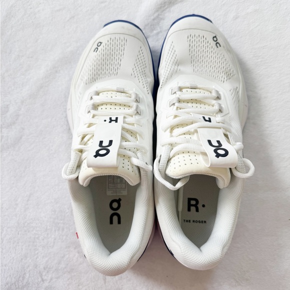 On ‘The Roger’ Pro M white - Picture 7 of 12